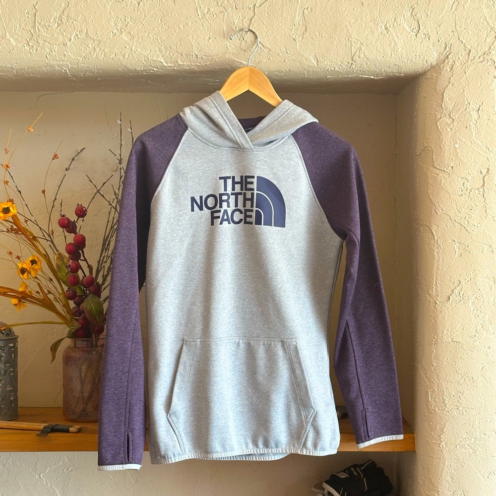 The NorthFace long sleeved hoodie size M